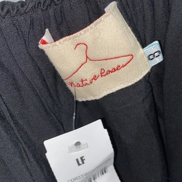 LF Native Rose black crop tiered Elsa top adjustable straps embroidered - Picture 3 of 7